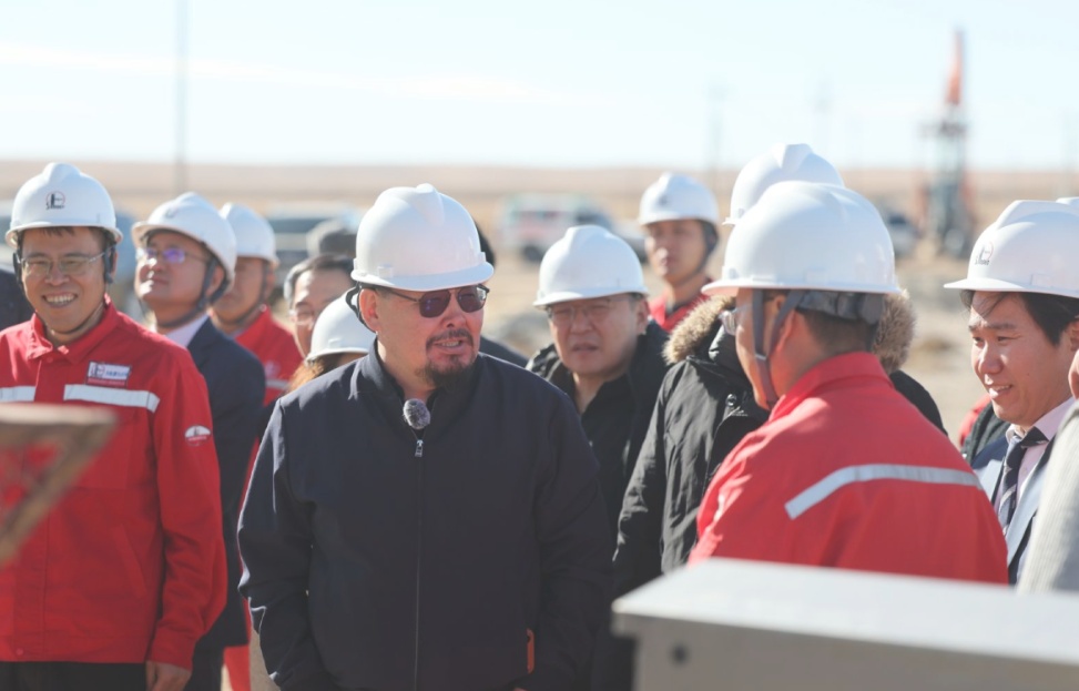 잔단샤타르 총리, 동고비 지역 정유사 시찰… “탐사 및 생산 증대 촉구”