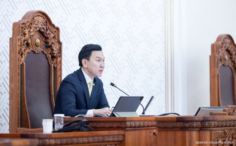 국회의장 오치랄, “정치 게임이 나라의 웃음거리가 되어선 안 된다”